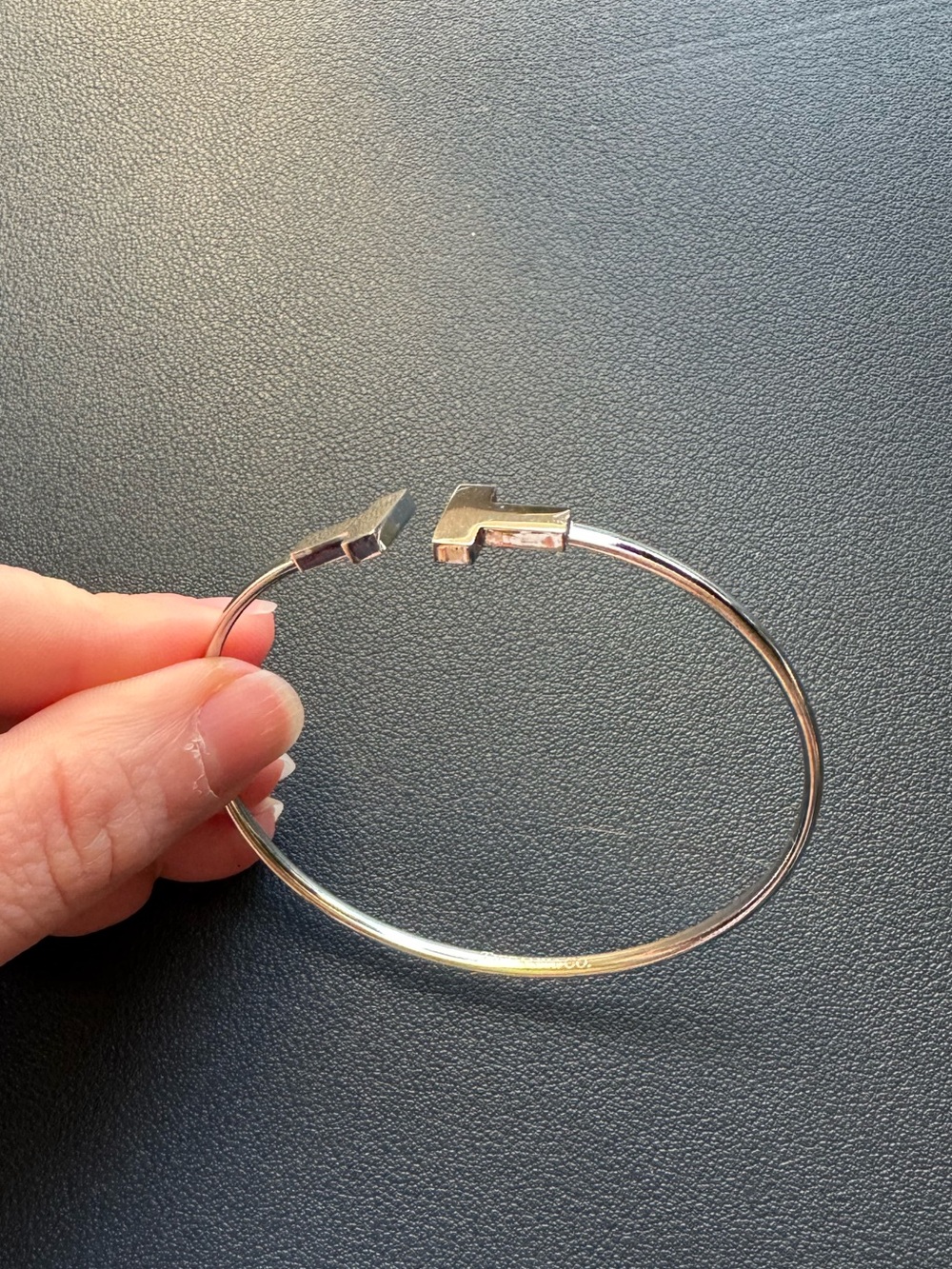 T narrow wire bangle - Picture 3 of 5